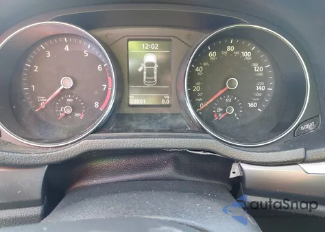 2018 Volkswagen Passat 2.0T R-Line/2.0T S z USA, uszkodzony, nr VIN 1VWAA7A39JC050167